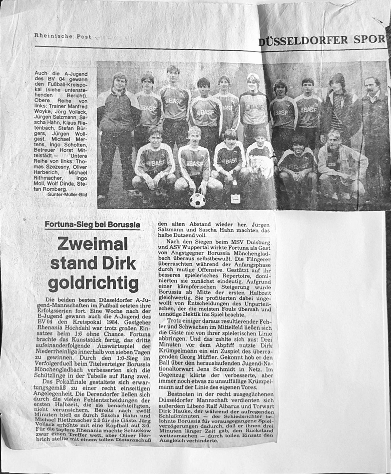 Mannschaftsfoto der A-Jugend des BV 04 als Kreispokalsieger, Rheinische Post
