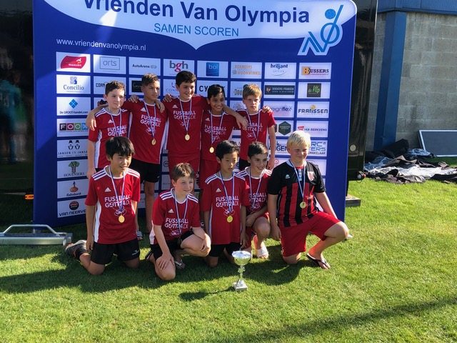 Turniererfolg mit Pokal und Medaillen beim BV 04 Nachwuchs