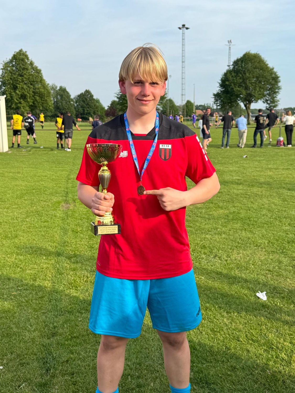 Bene mit Pokal und Medaille nach dem Turniersieg beim Euro-Cup Hamont-Achel 2024