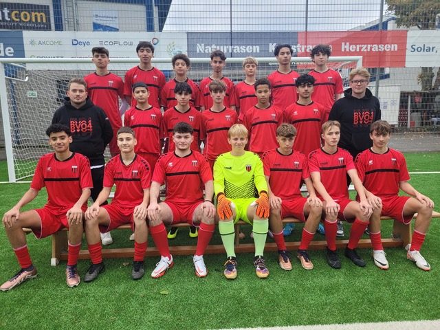 Die U16 des BV 04 – Bene im gelben Torwarttrikot in der Mitte