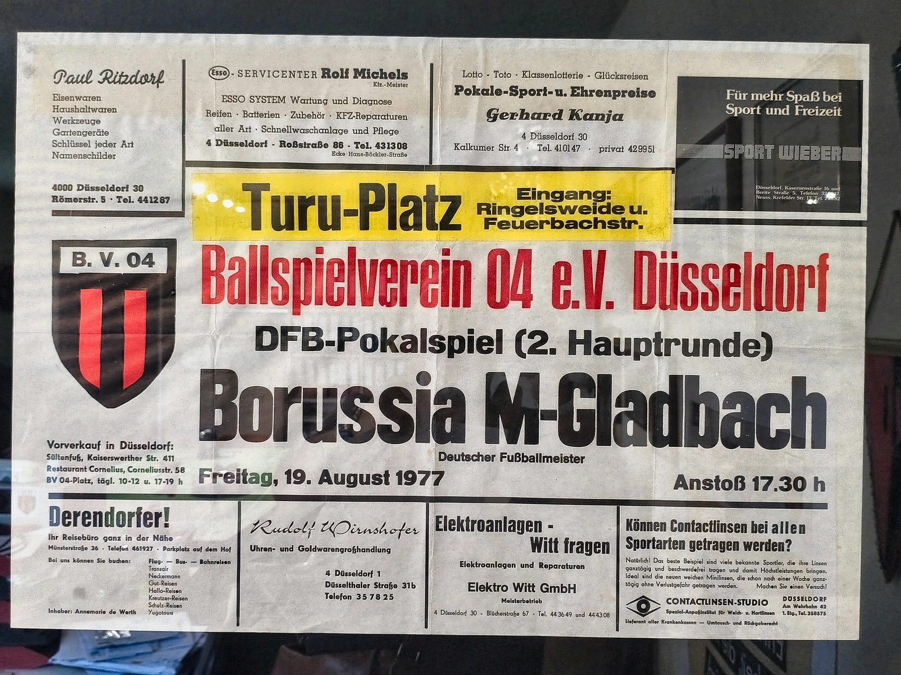 Historisches Plakat zum DFB-Pokalspiel BV 04 Düsseldorf gegen Borussia Mönchengladbach am 19. August 1977