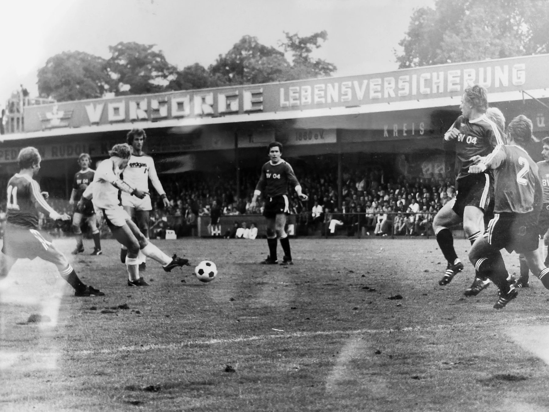 Historische Spielsituation aus einem DFB-Pokalspiel des BV 04 Düsseldorf